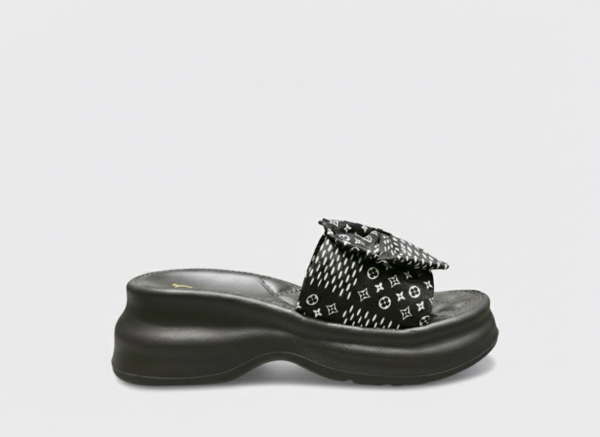 WOMEN Chunky - Soled Slide Sandals EVR