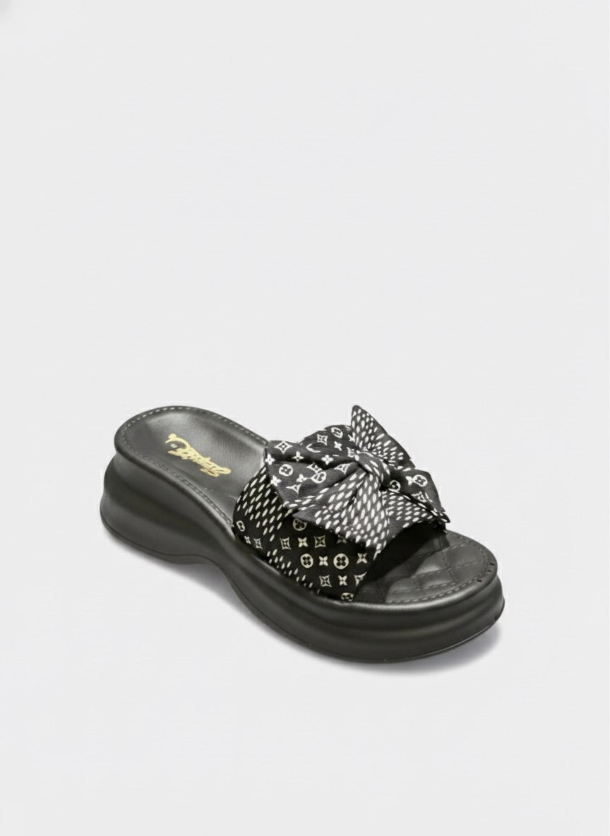 WOMEN Chunky - Soled Slide Sandals EVR